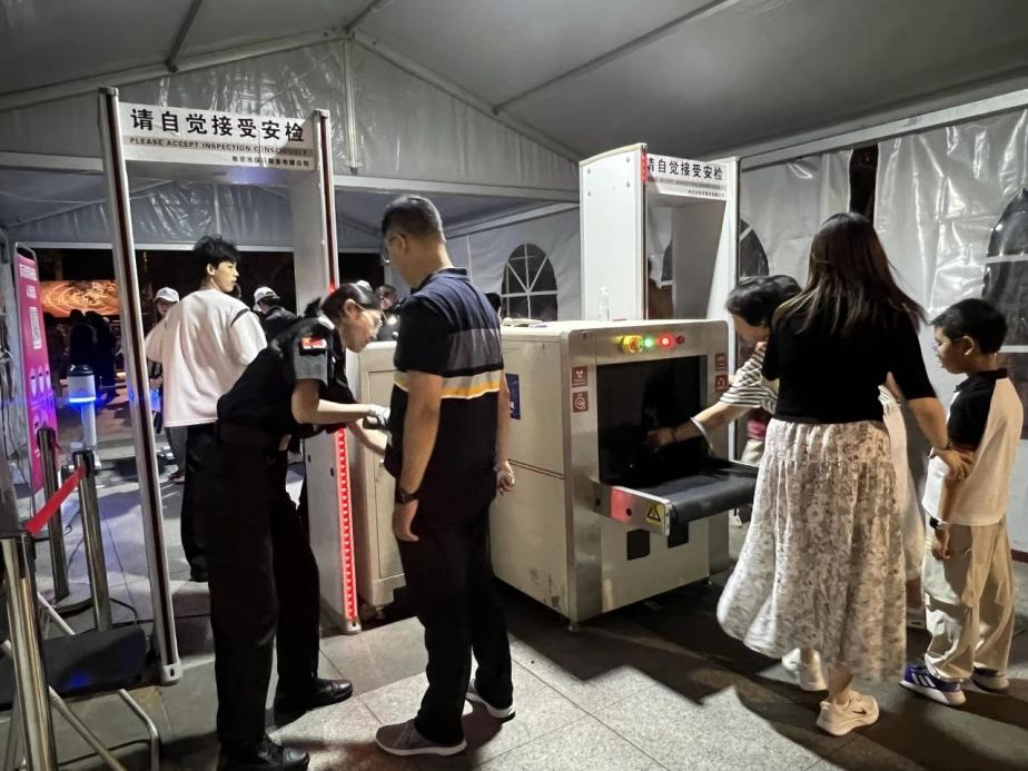 C:/Users/BA/Desktop/“安保鐵軍、硬核保障”2024系列報(bào)道四十三——月滿中秋，南京市保安服務(wù)有限公司圓滿護(hù)航“2024 南京森林音樂會(huì)”/4.jpg4