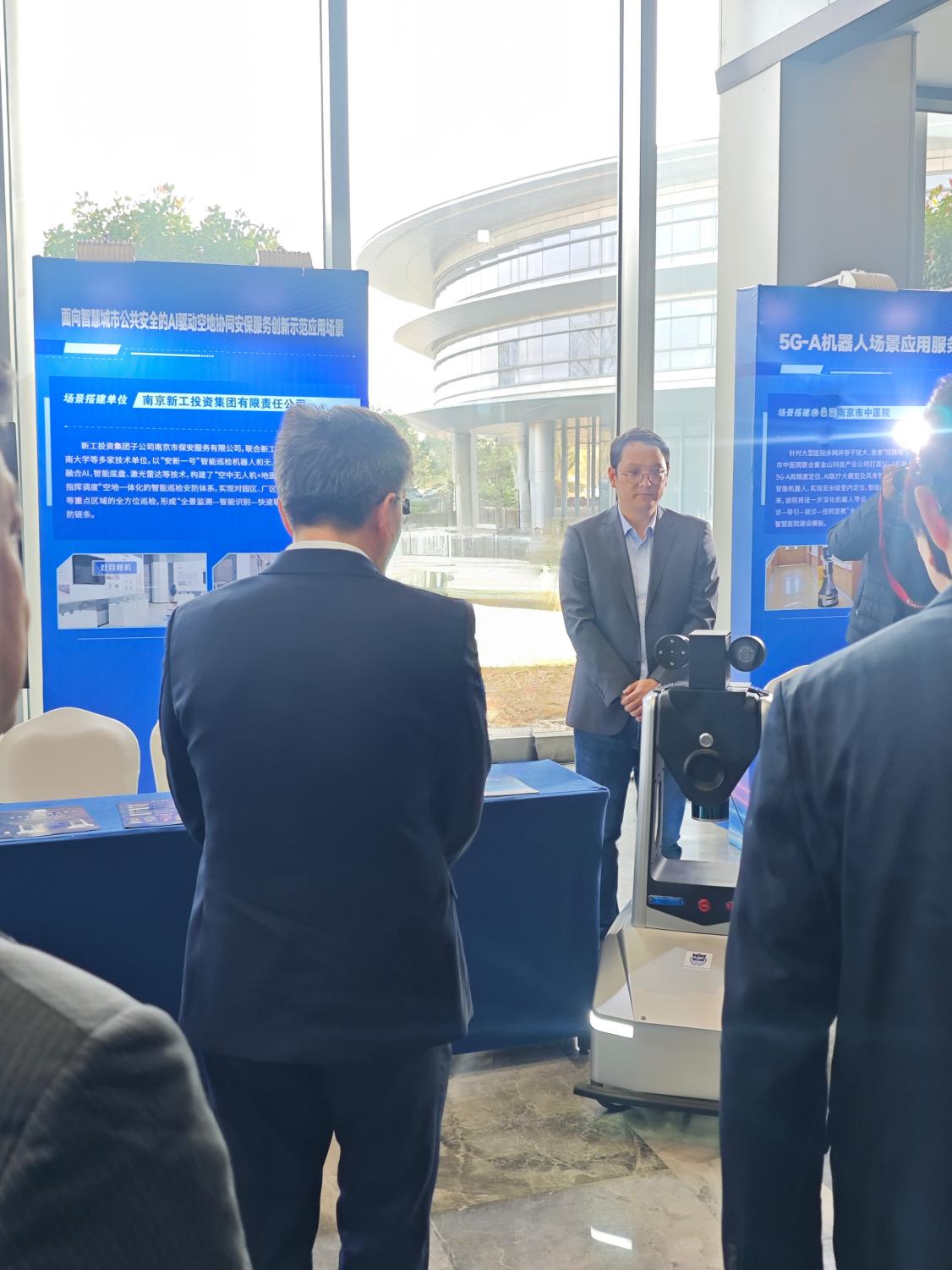 C:/Users/win11/Desktop/南京市保安服務有限公司參加2025場景創(chuàng)新發(fā)展大會 “安新一號”服務城市場景安保升級/照片/b316fa4580e93b3c294c52c040997b71.jpgb316fa4580e93b3c294c52c040997b71