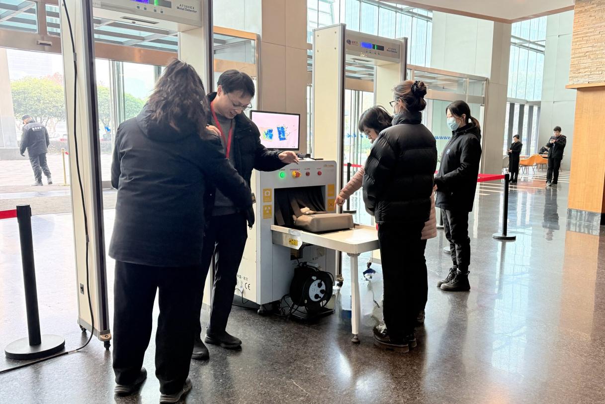 E:/25.12.10后 上傳網(wǎng)站留存/“安保鐵軍、硬核保障”2026系列報(bào)道一——科技引領(lǐng)未來，安全護(hù)航盛會(huì)/照片/5212ea35a8b77386cbea49d69a720cf7.jpg5212ea35a8b77386cbea49d69a720cf7