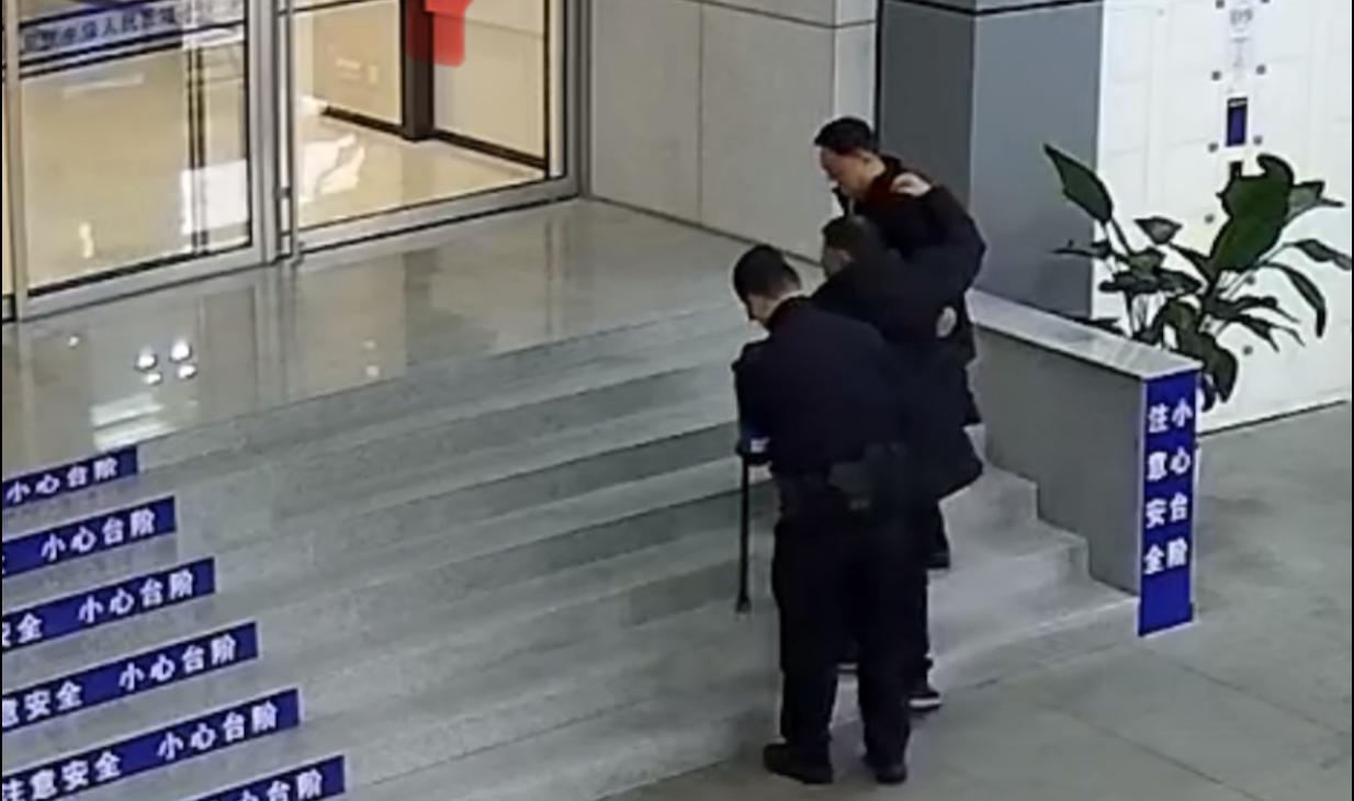 E:/25.12.10后 上傳網(wǎng)站留存/致敬“服務(wù)之星”劉禮兵！南京市保以專(zhuān)業(yè)守護(hù)安全，用溫情溫暖人心/照片/精修/5851dfcd78fd0f1bab3c514af4abc905.jpg5851dfcd78fd0f1bab3c514af4abc905